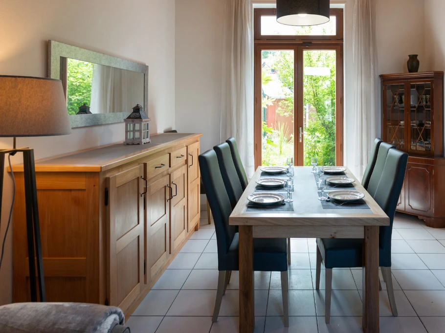 Salle à manger. Les Montbretias.