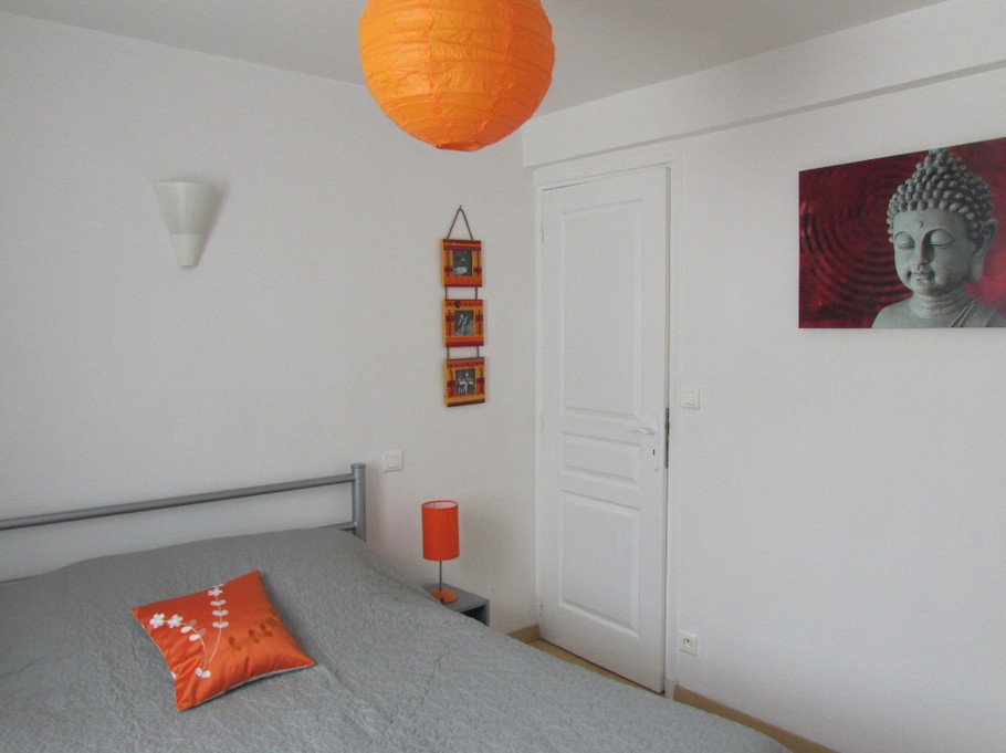 "La Boucharde" holiday cottage in Volvic: Bedroom 1
