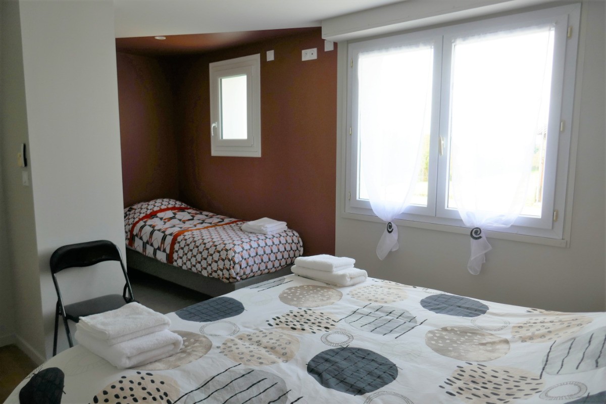 Chambre avec 1 lit en 160 + 1 lit en 90 au niveau 1