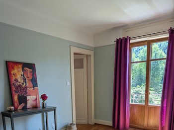 Connecting door between the 2 bedrooms in the suite