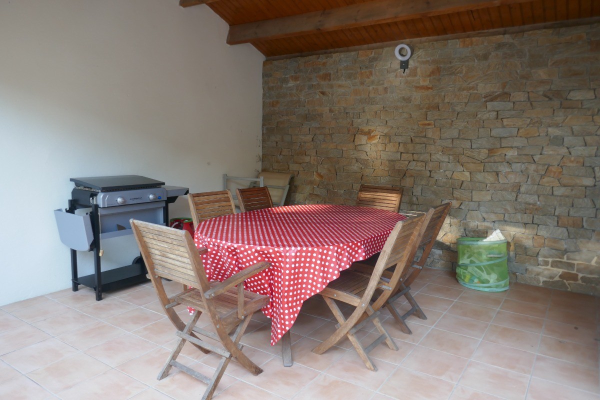Préau avec plancha
