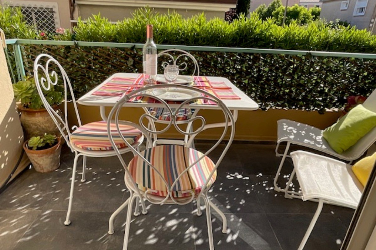 Petite terrasse - Appartement T2, Le Clos de la Buge (Sanary sur Mer, Var)