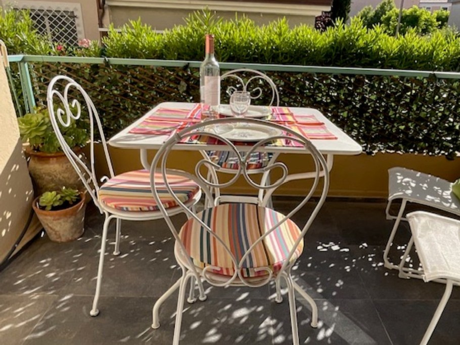 Petite terrasse - Appartement T2, Le Clos de la Buge (Sanary sur Mer, Var)