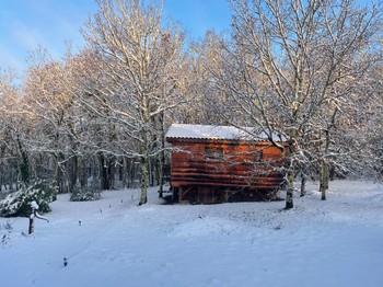 Vue sous la neige La Cabane Mélèze Le Lion d'Or Mauzac et Grand Castang 24150 Dordogne Clévacances