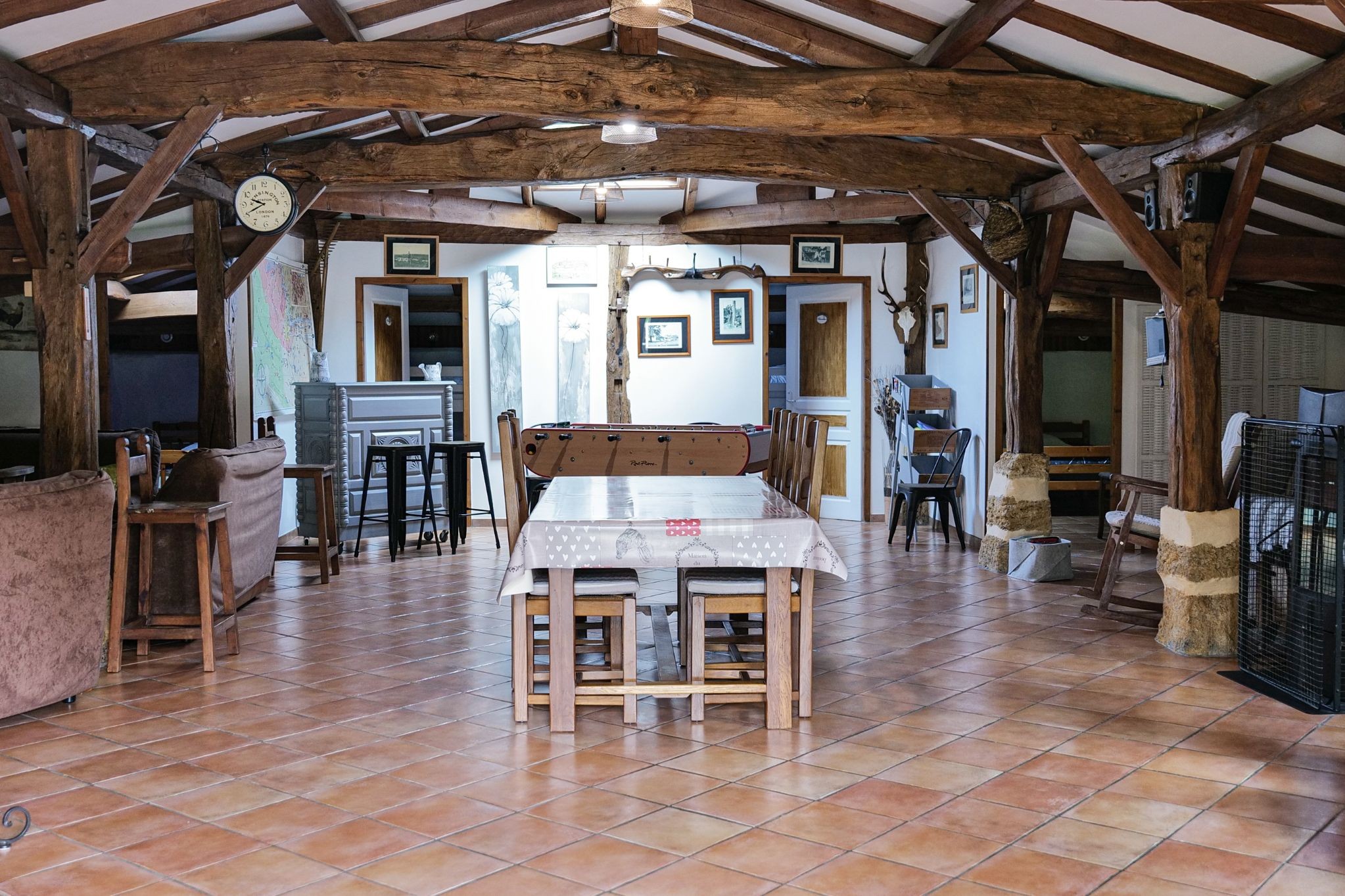 La grande pièce de vie de 90 m² de La Bergerie