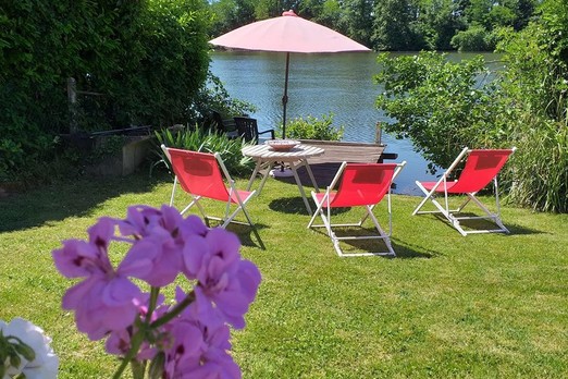 Ponton de pêche et "son petit coin détente"