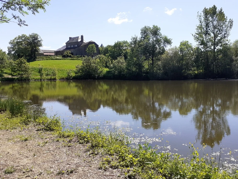 Le plan d'eau pour pécheurs amateurs