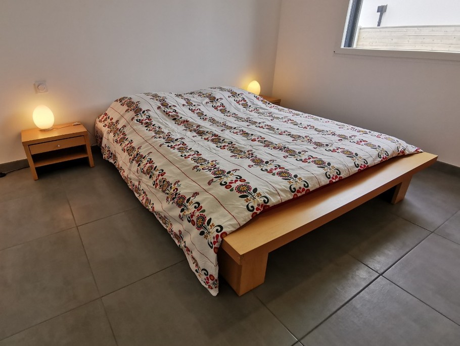 Spacious room with 160 cm bed