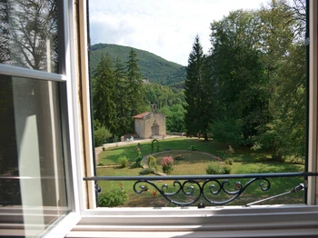 Abbaye de Saint Rambert en Bugey - Vue sur le parc