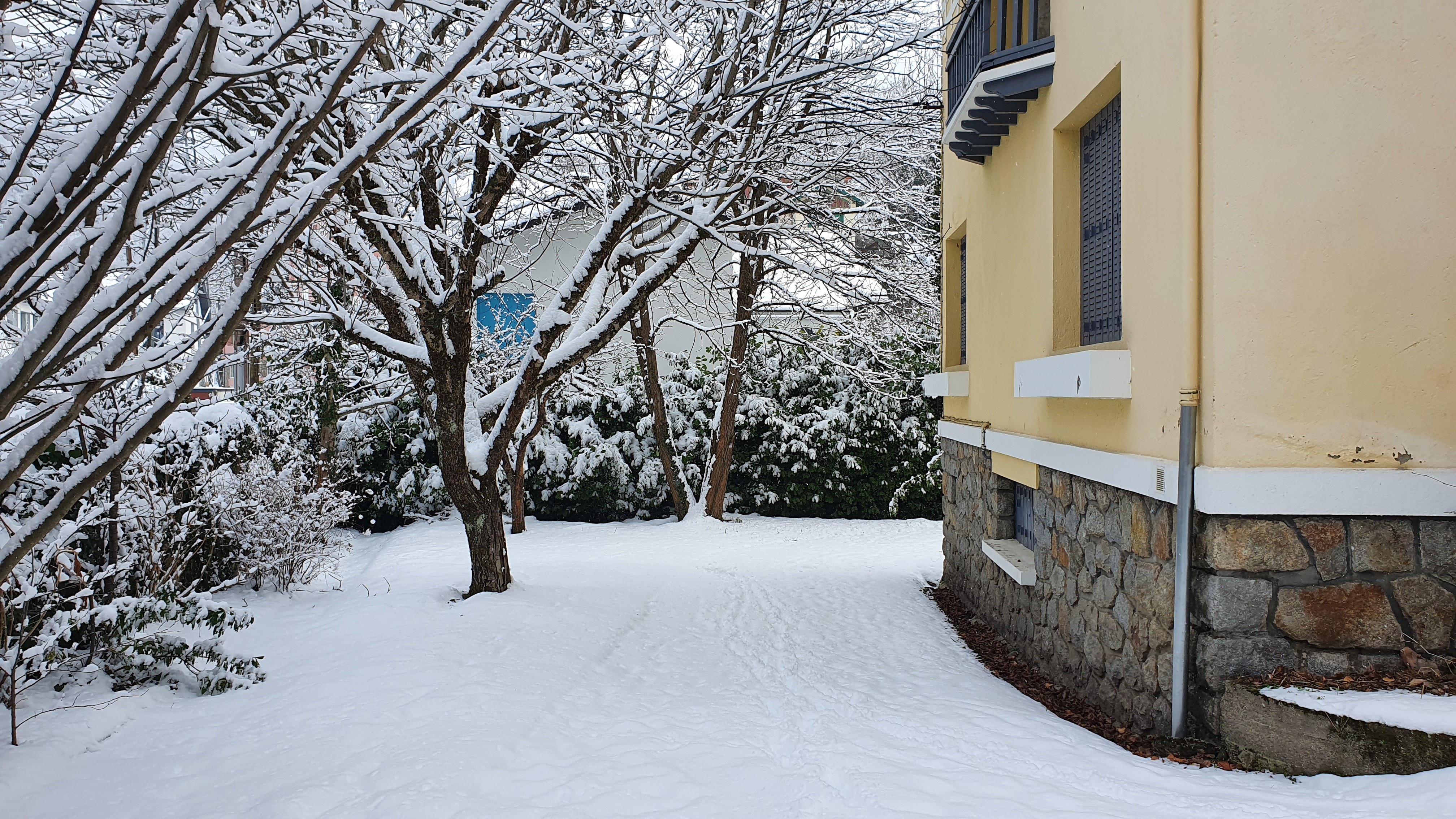 Maison de côté - Parking