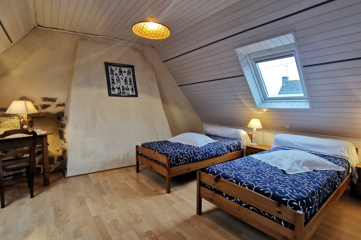 Chambre avec 2 lits 90 à l'étage