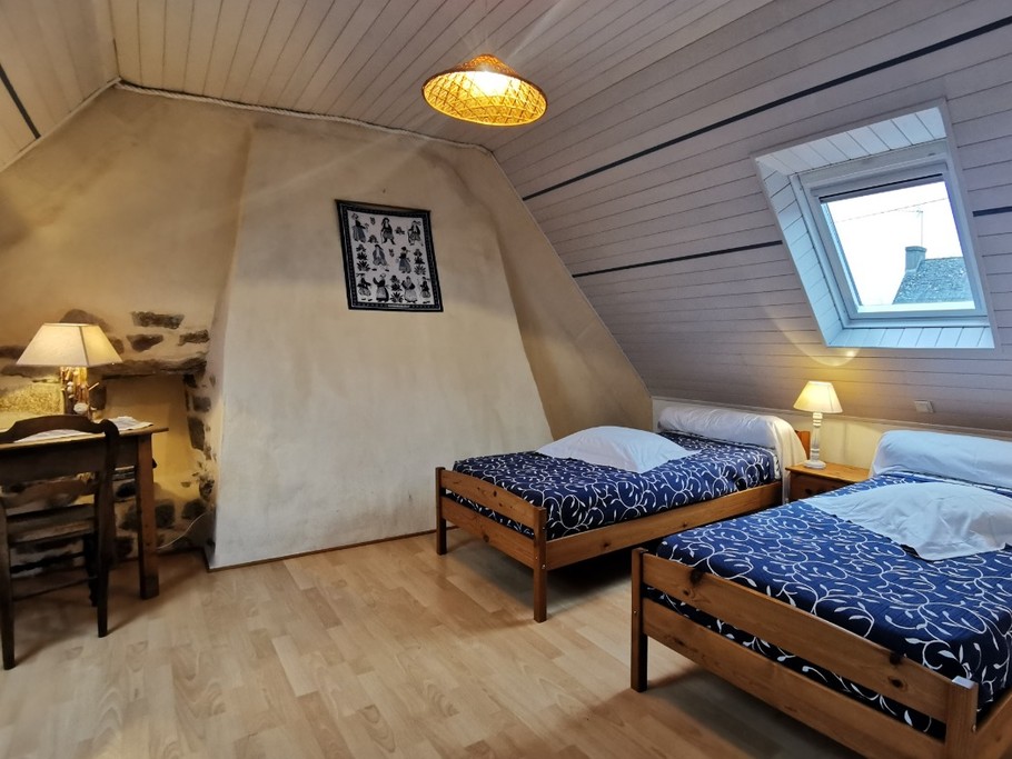 Chambre avec 2 lits 90 à l'étage