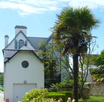 Jardin à l'arrière de la maison d'hôtes