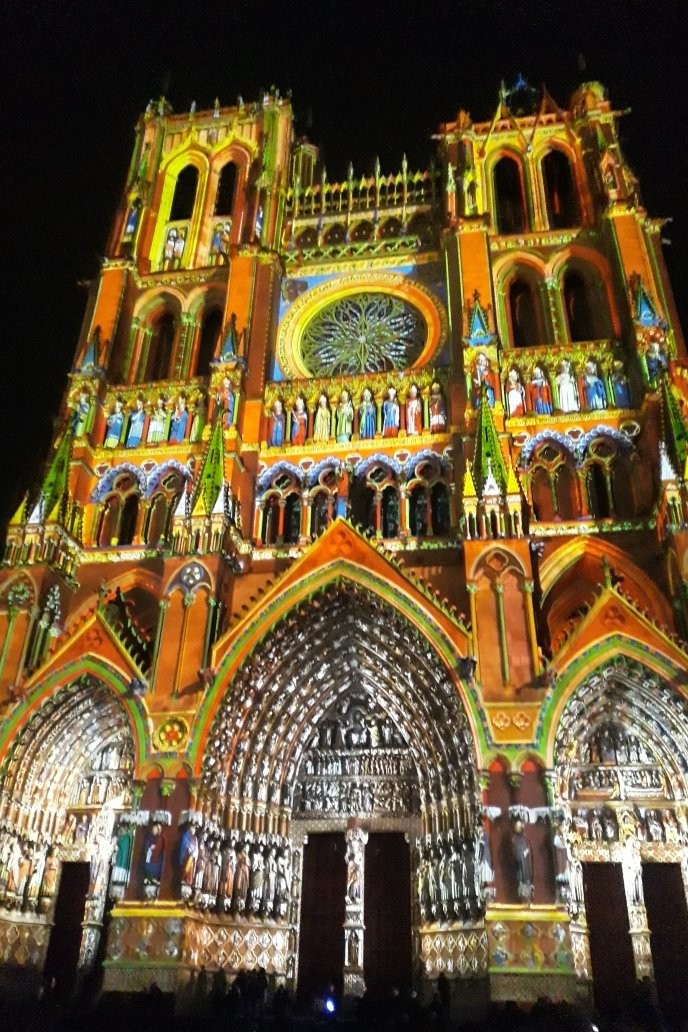 la Cathédrale d'Amiens illuminée