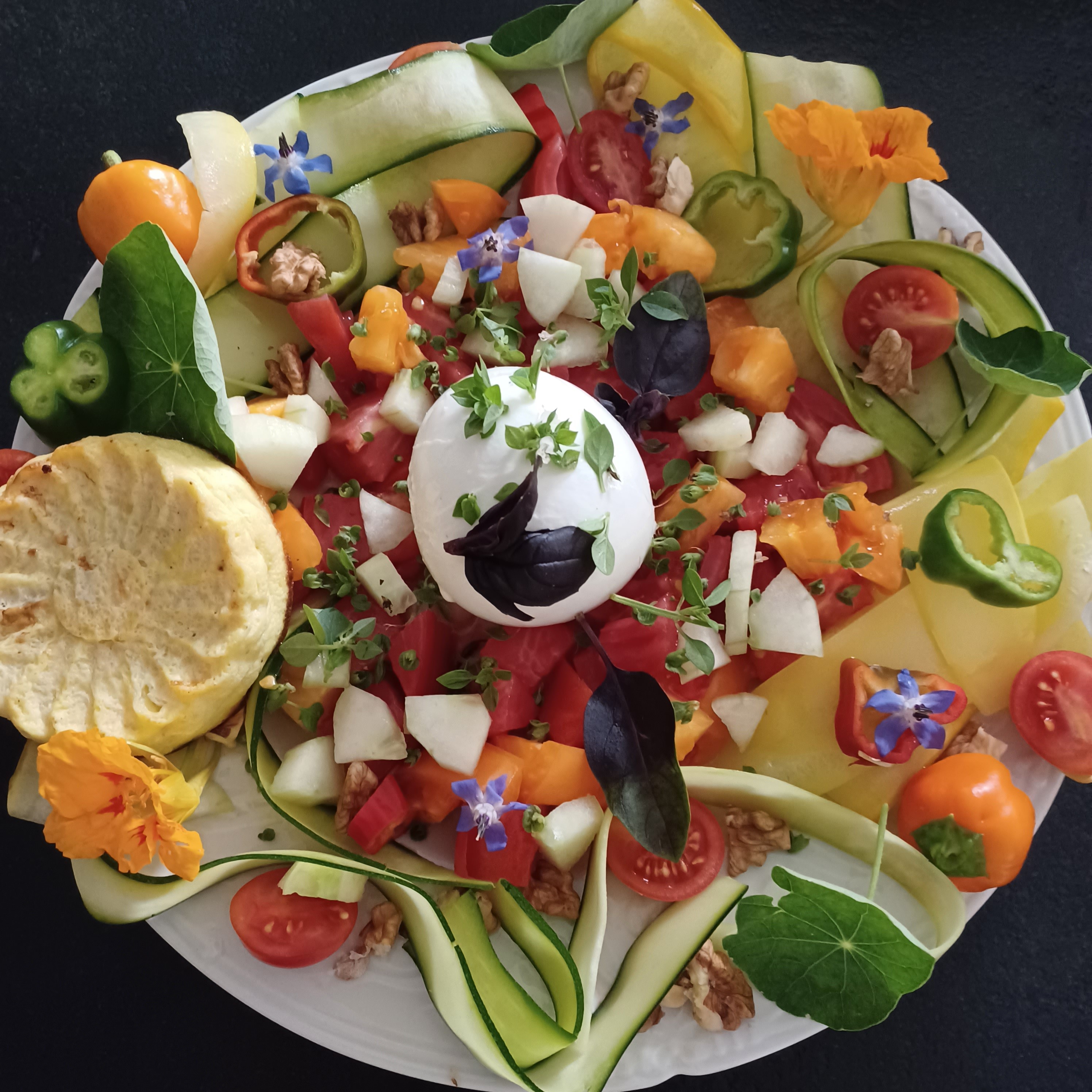 Assiette complète proposée en été