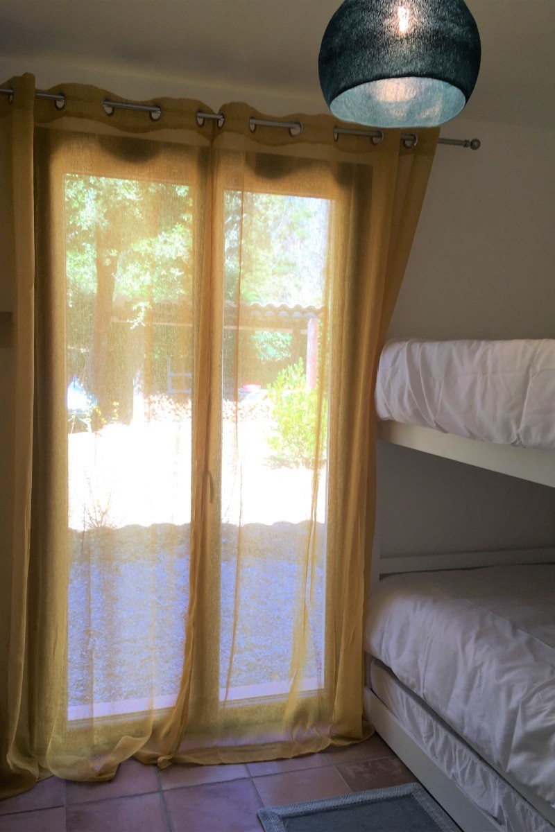 Chambre 4 avec lits superposés (1/2)