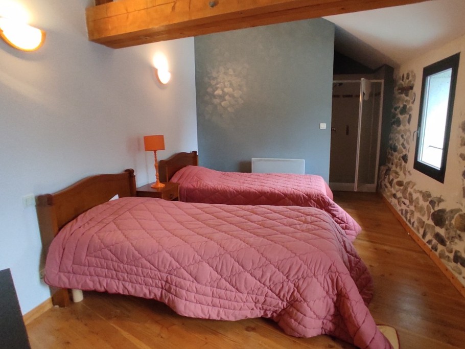 Gîte les pieds dans l'eau - Chambre enfant avec point d'eau et douche