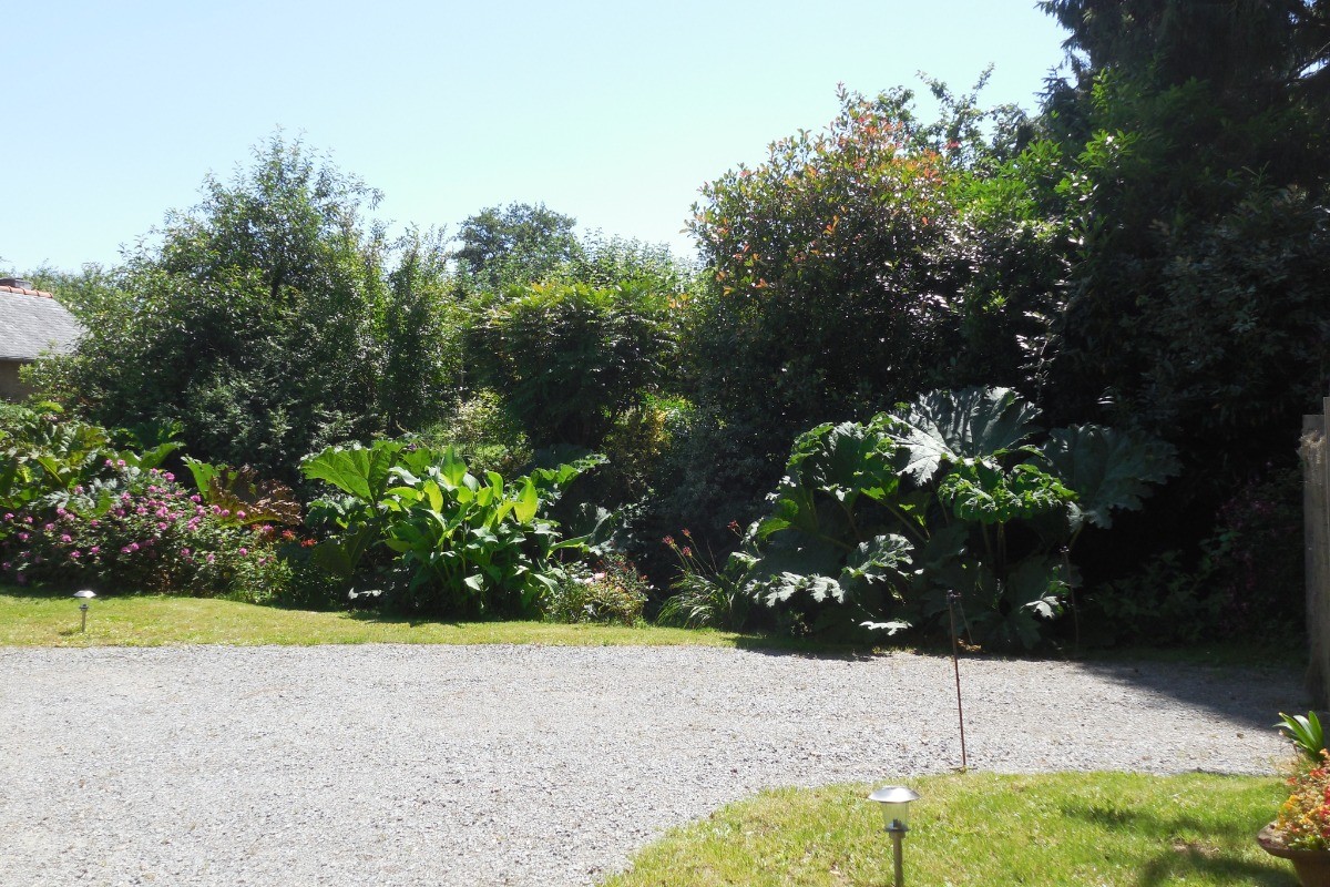 Arrivée par le jardin