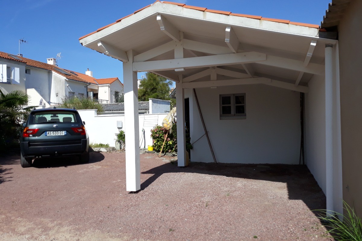 Place de stationnement plus emplacement sous carport