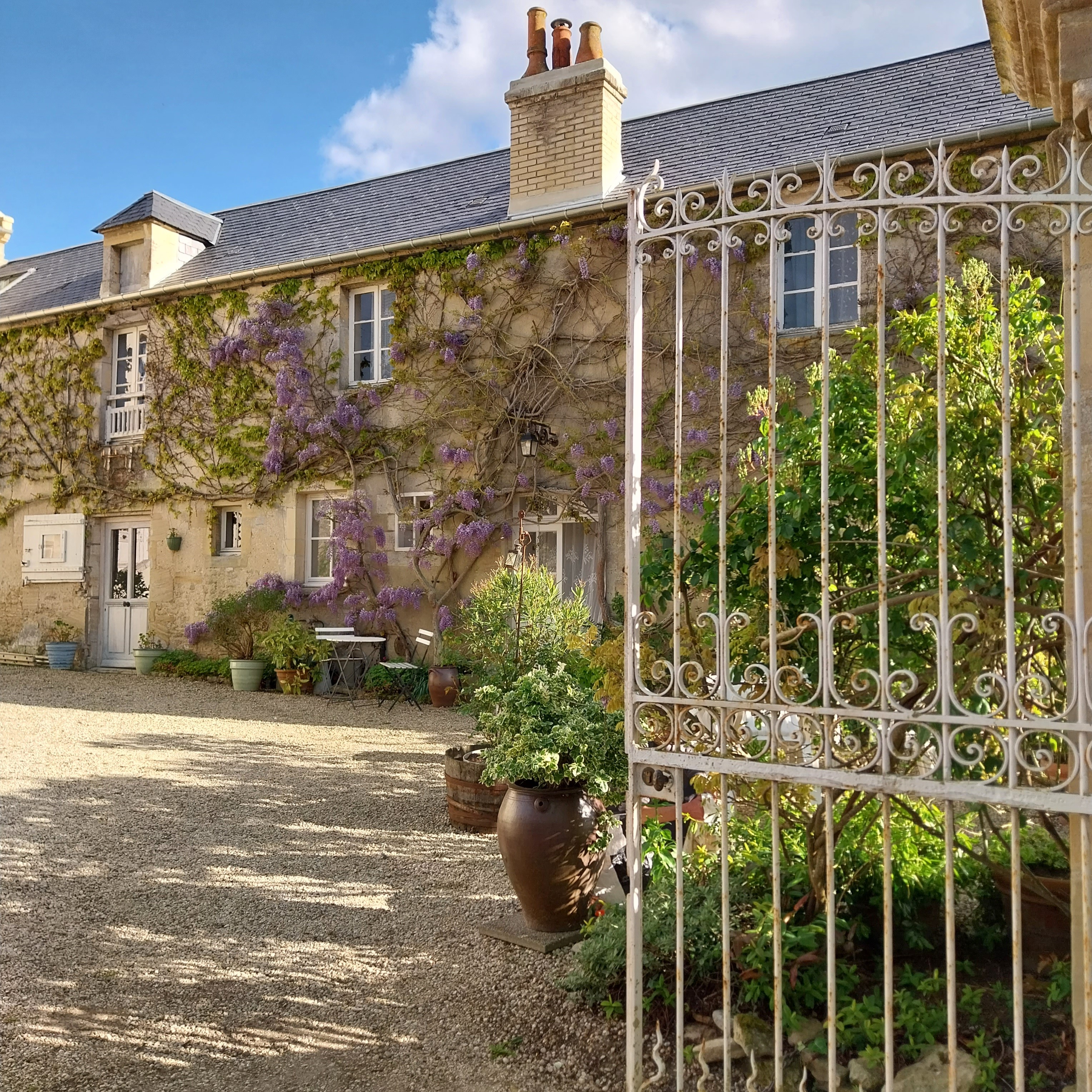 L'entrée de la cour