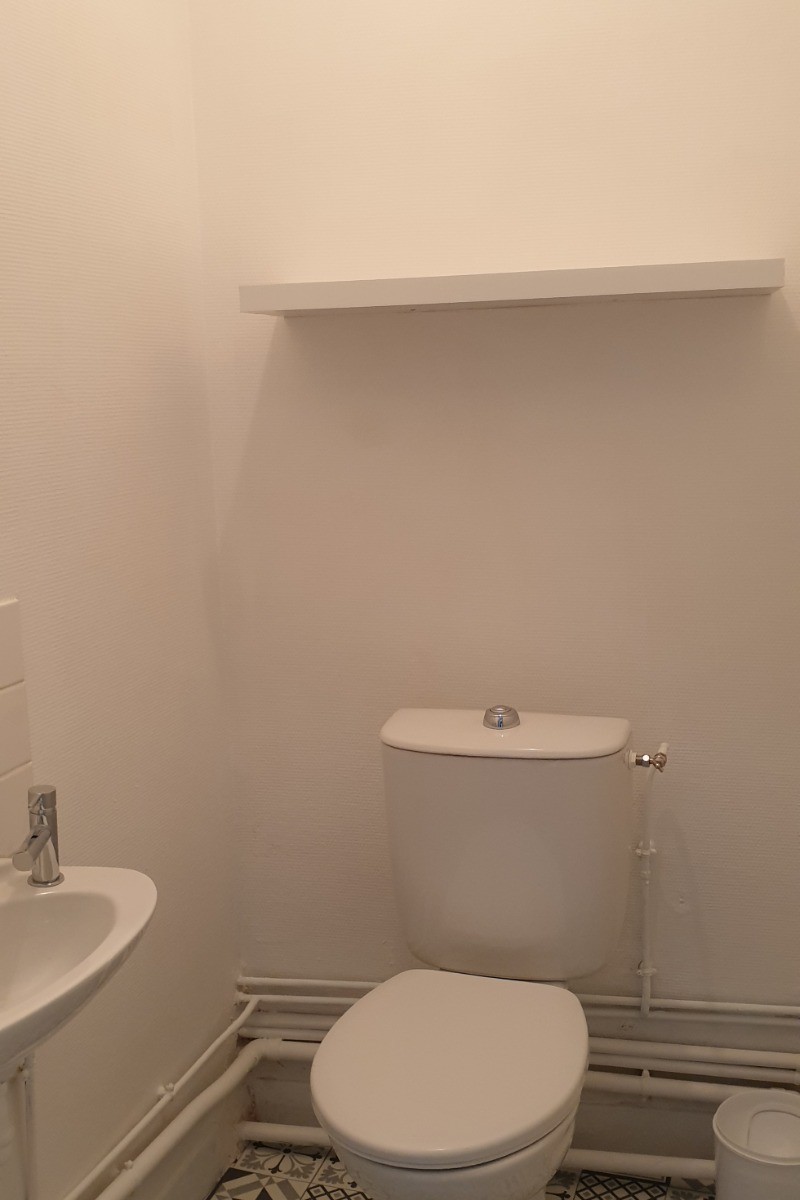 toilettes et lave main