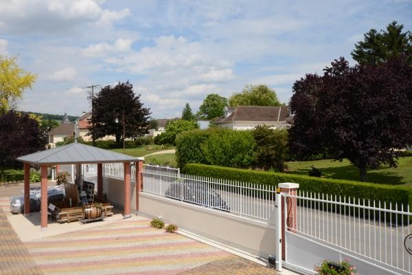 Côté jardin vue imprenable sur le vignoble de Champagne