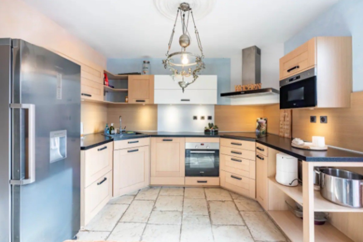 Cuisine - Gîte La Grange tout confort avec piscine chauffée, spa, sauna, hammam et salle de sport à Fontenay