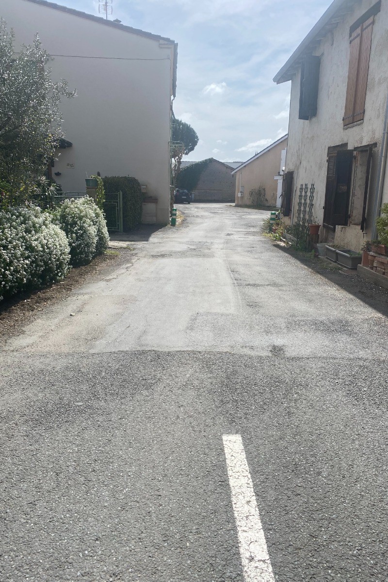 Devant la maison