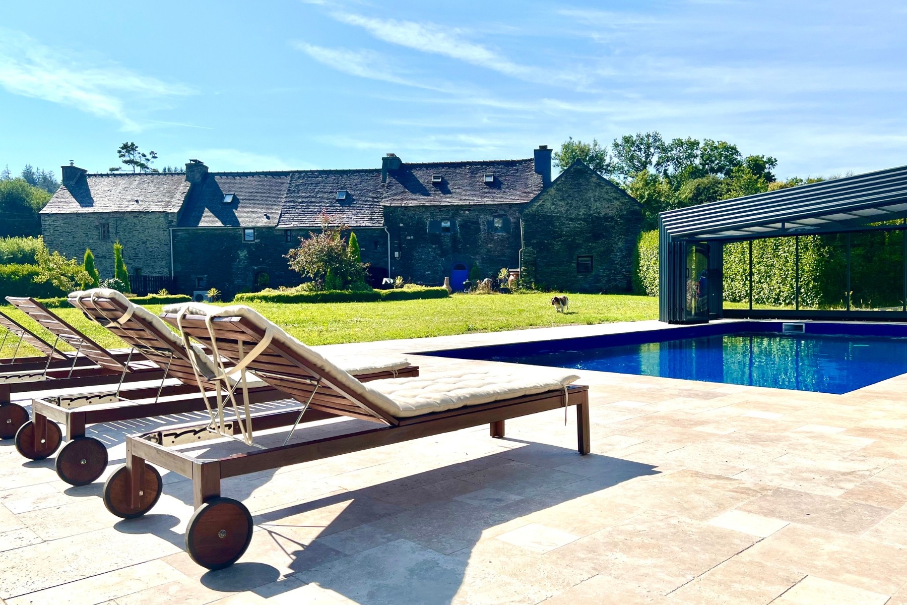 Piscine (10 m x 5 m) commune aux gîtes et ouverte en Juillet 2025