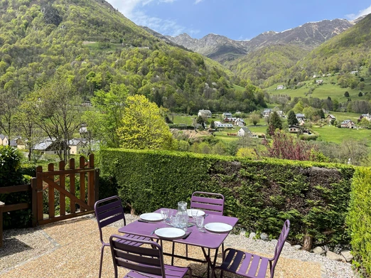 Terrasse avec vue sur les montagnes