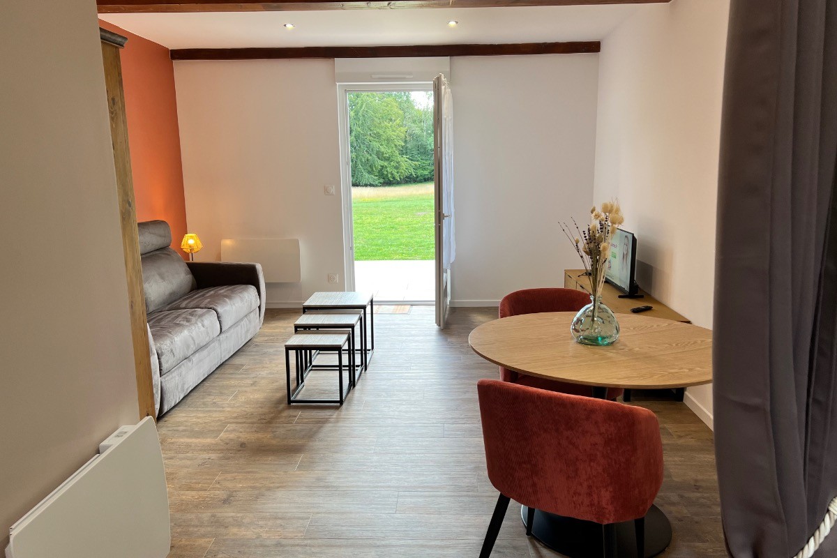 Salon/séjour
Accès direct terrasse et parc / piscine