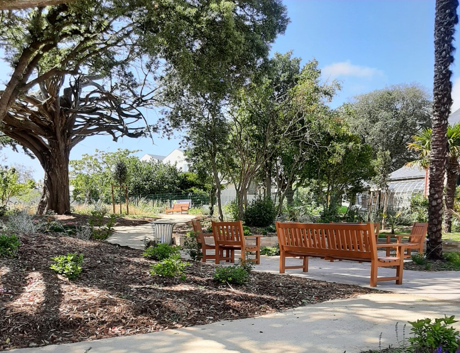 Petit parc d'agrément en face de la location