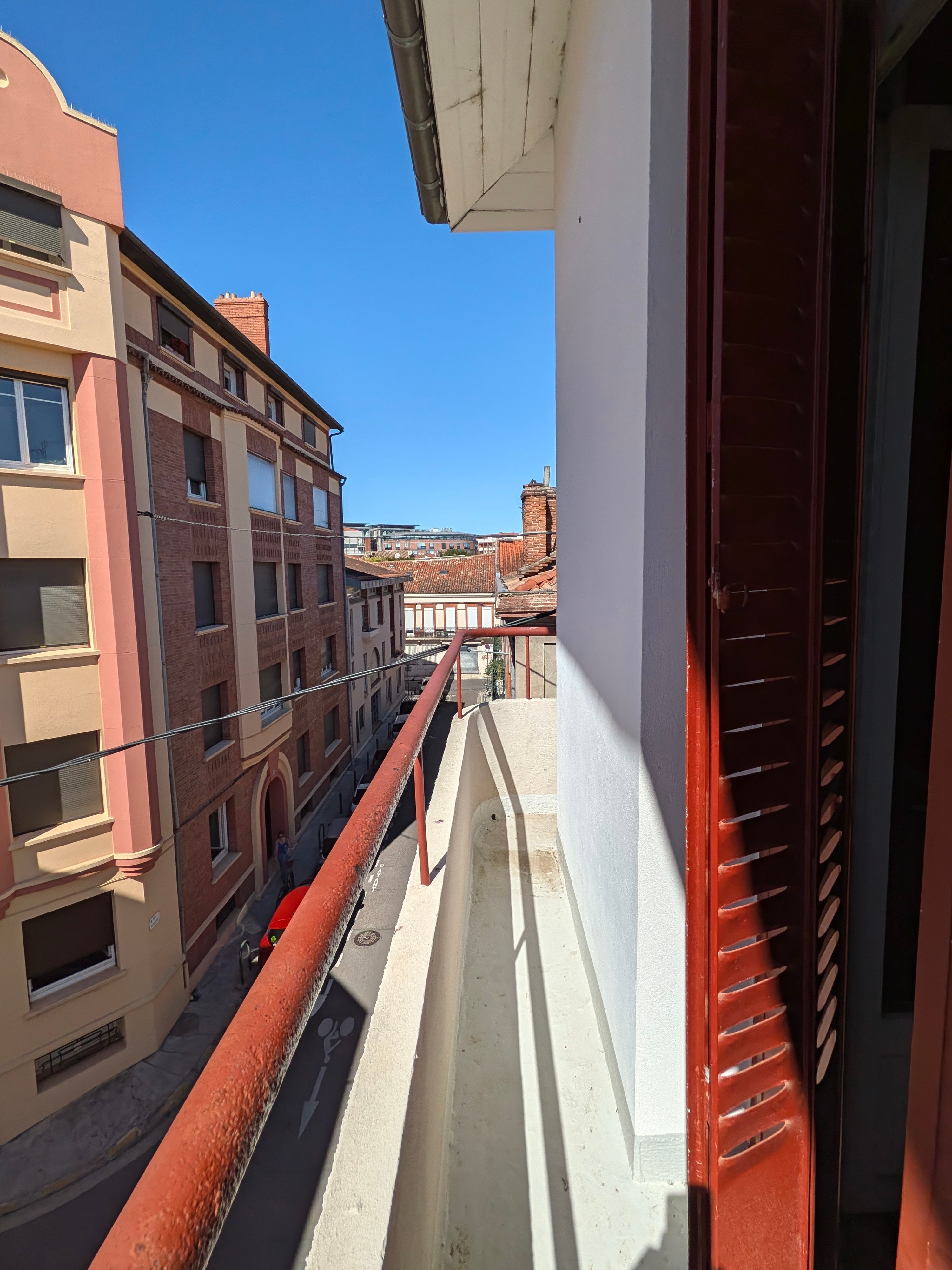 Small balcony, 2-bedroom flat in central Toulouse – 2 bedrooms, balcony, near Marengo-SNCF metro station