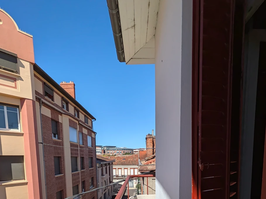 Small balcony, 2-bedroom flat in central Toulouse – 2 bedrooms, balcony, near Marengo-SNCF metro station