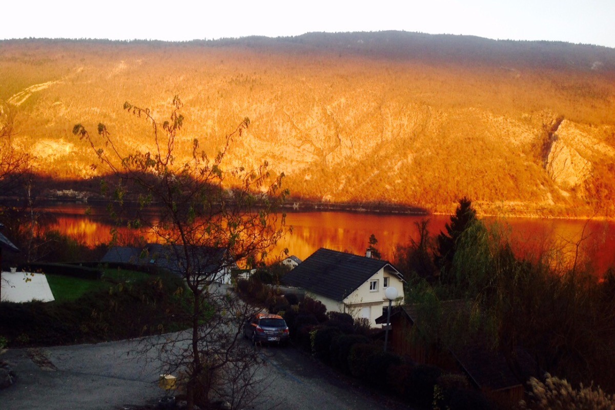 couleur dorée du soleil couchant