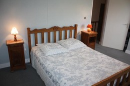 Location Neuvéglise Chambre