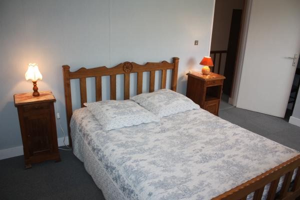 Location Neuvéglise Chambre