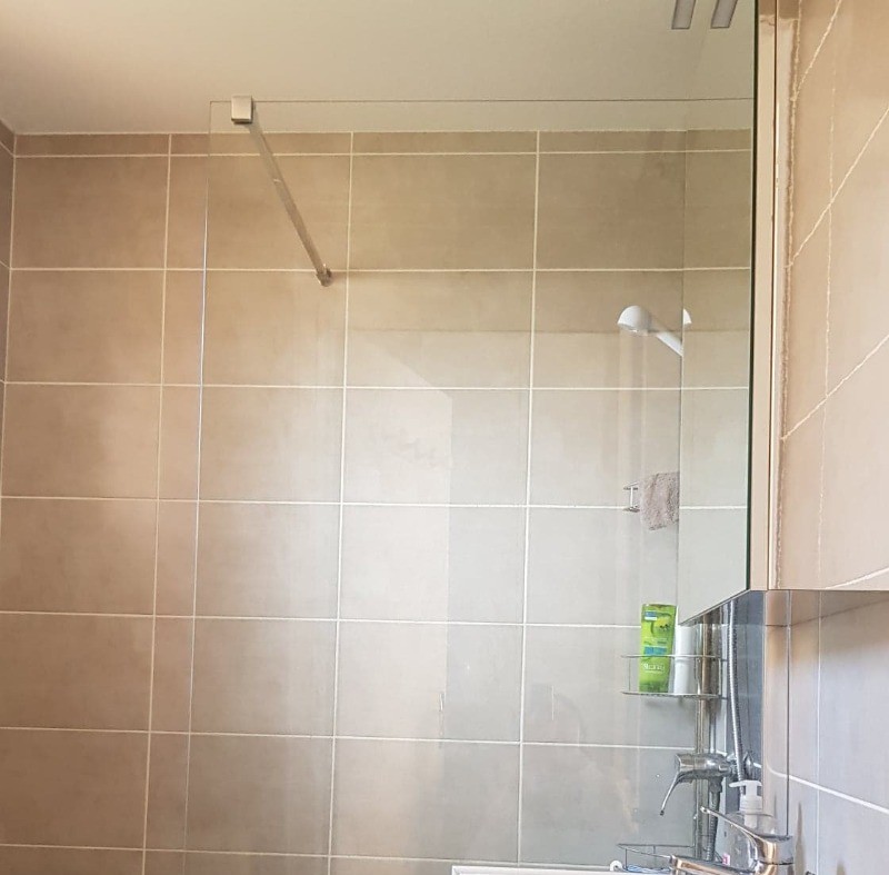 Salle d'eau avec douche à l'italienne