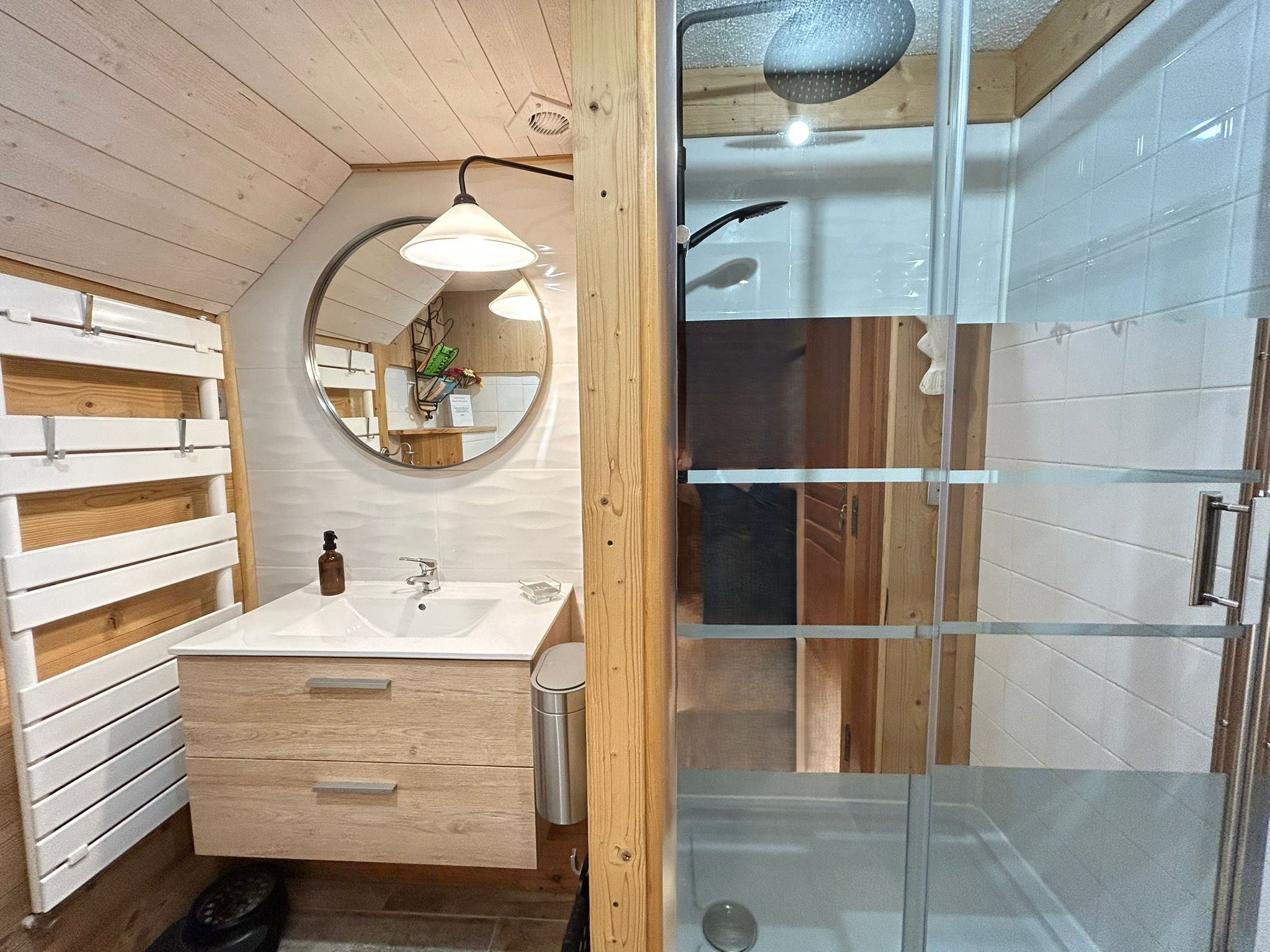 Shower room with wc - Apartment "Chalet Le Village" in the heart of nature