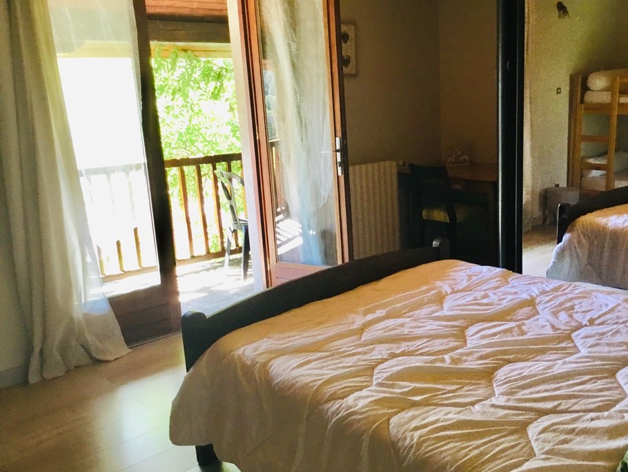 Chambre 2 donnant sur le balcon