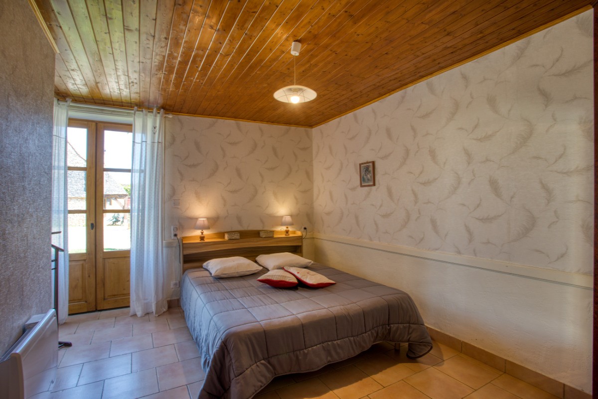 CHAMBRE RE DE CHAUSSE.LIT EN 160