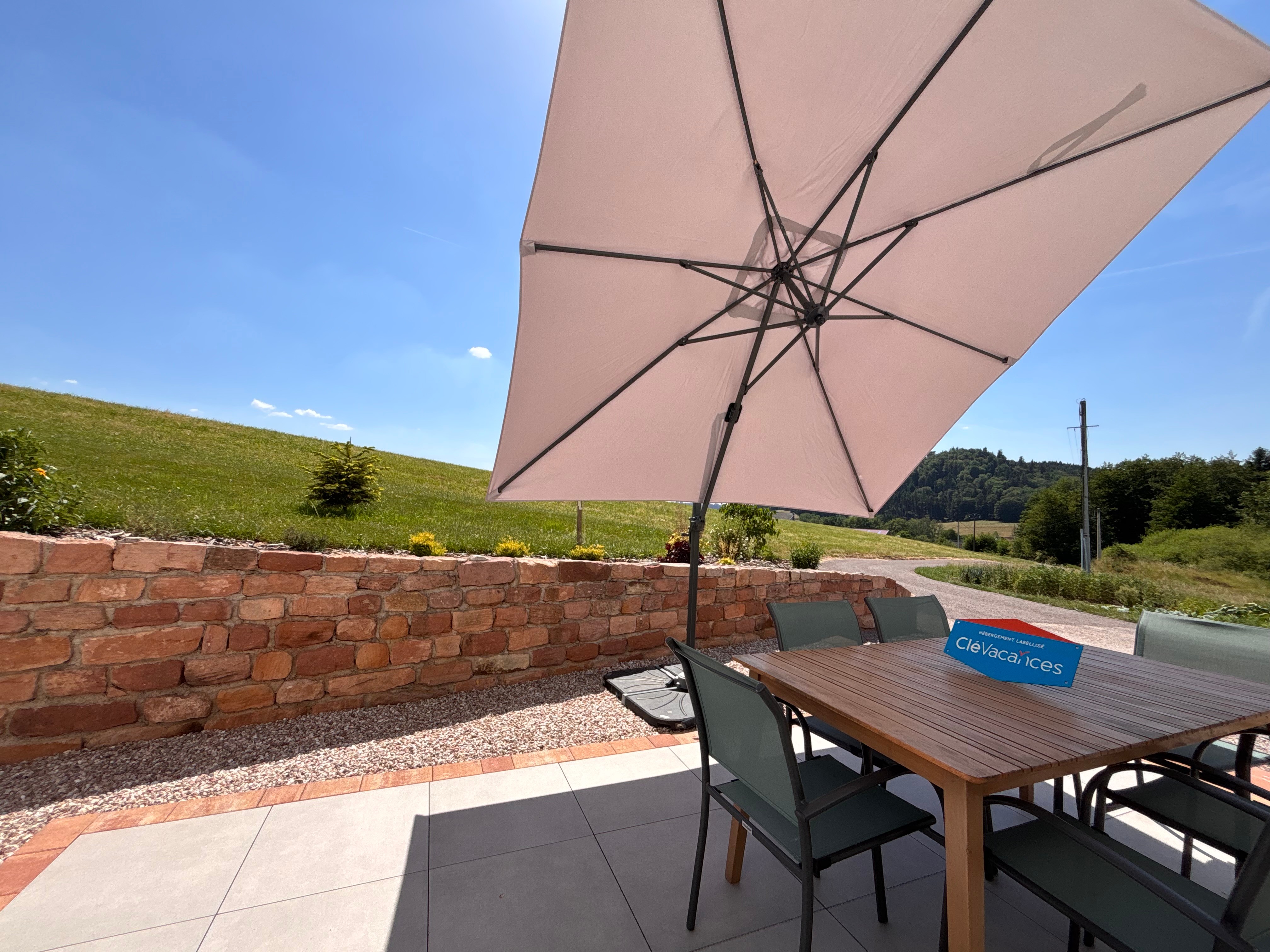 Terrasse - Gîte Chez Louis, Lépanges-sur-Vologne
