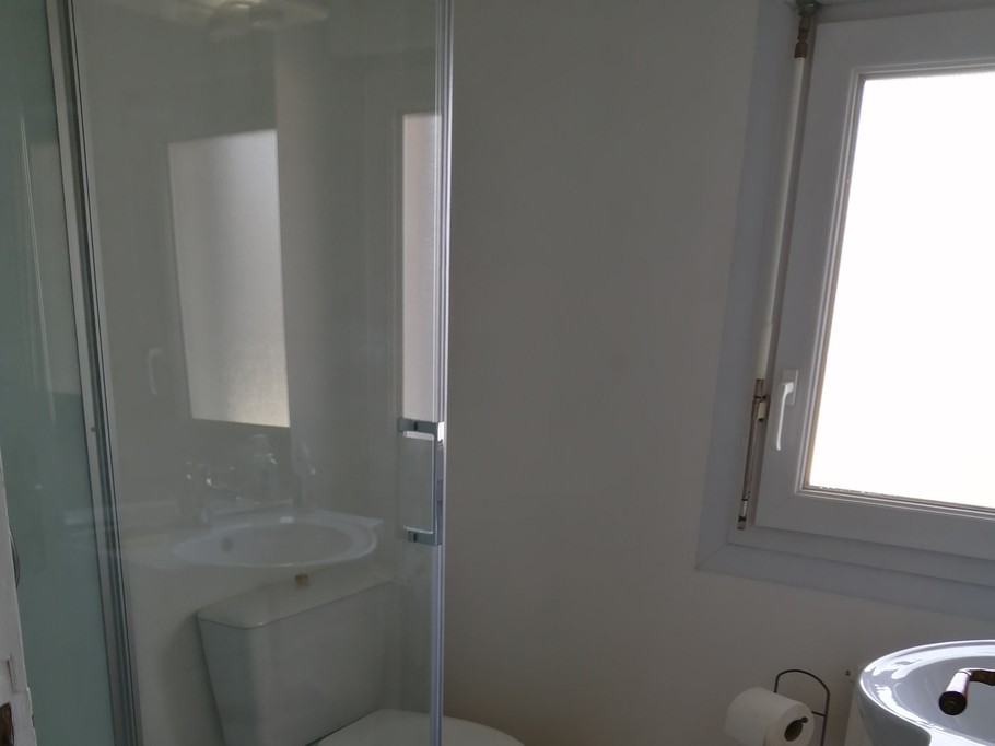 salle de douche à l'étage