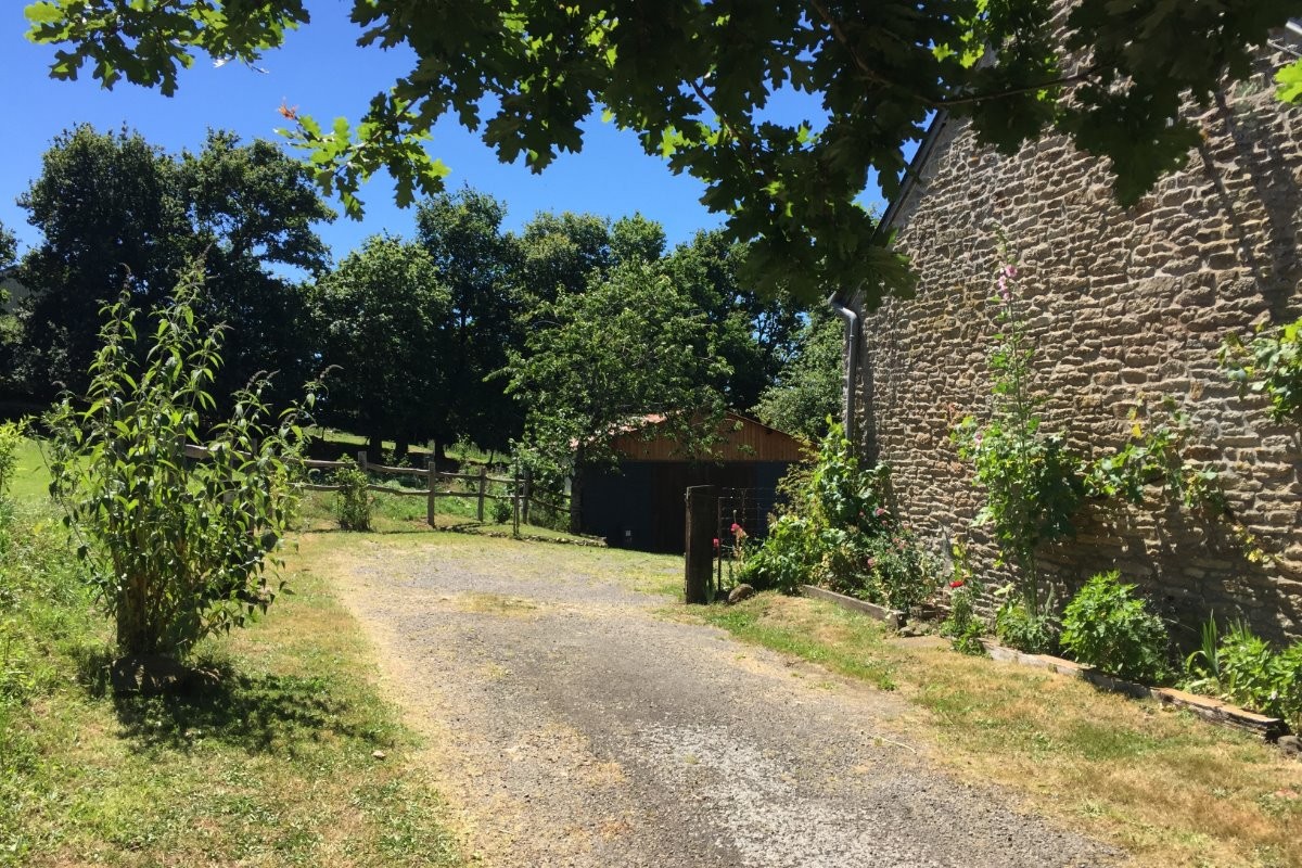 Entrée par l'allée