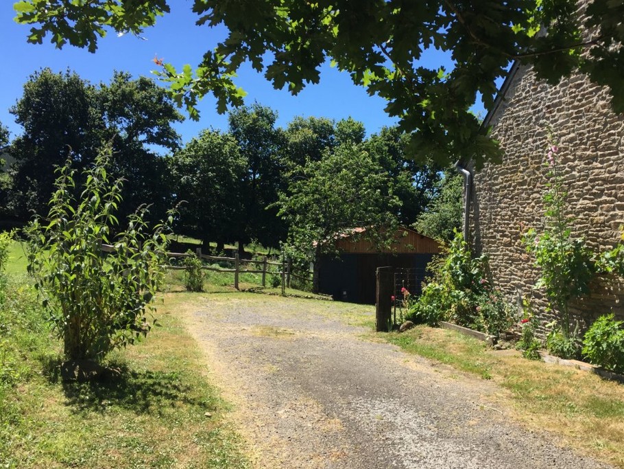 Entrée par l'allée