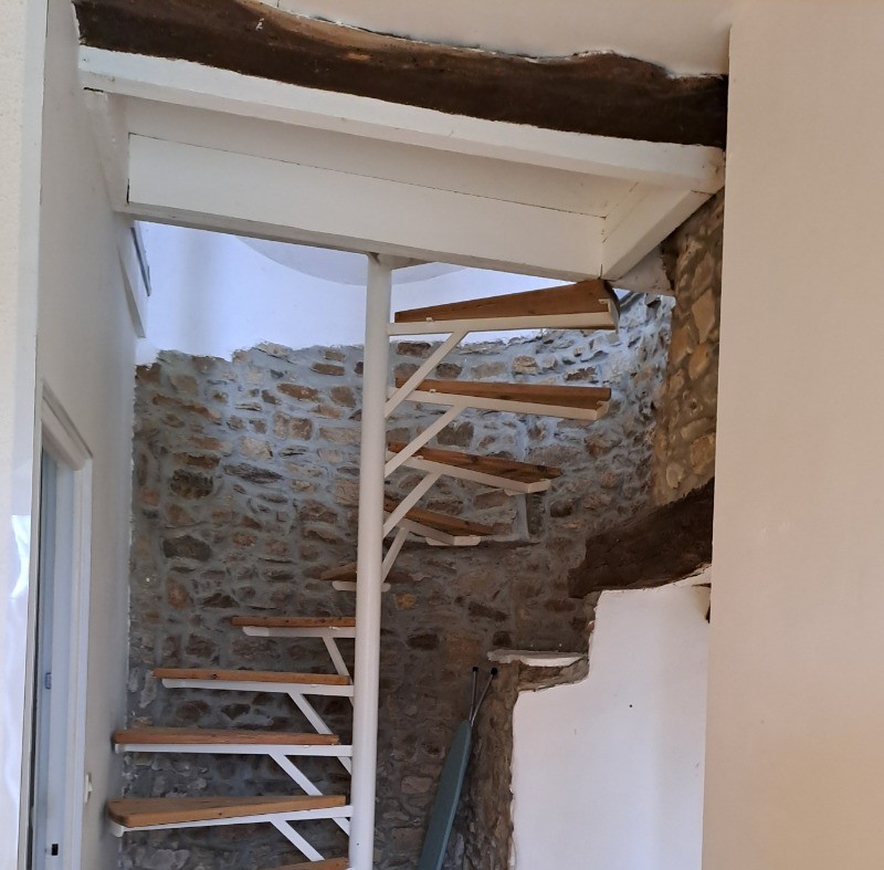 DELCROIX location Clévacances Runan l'escalier en colimaçon