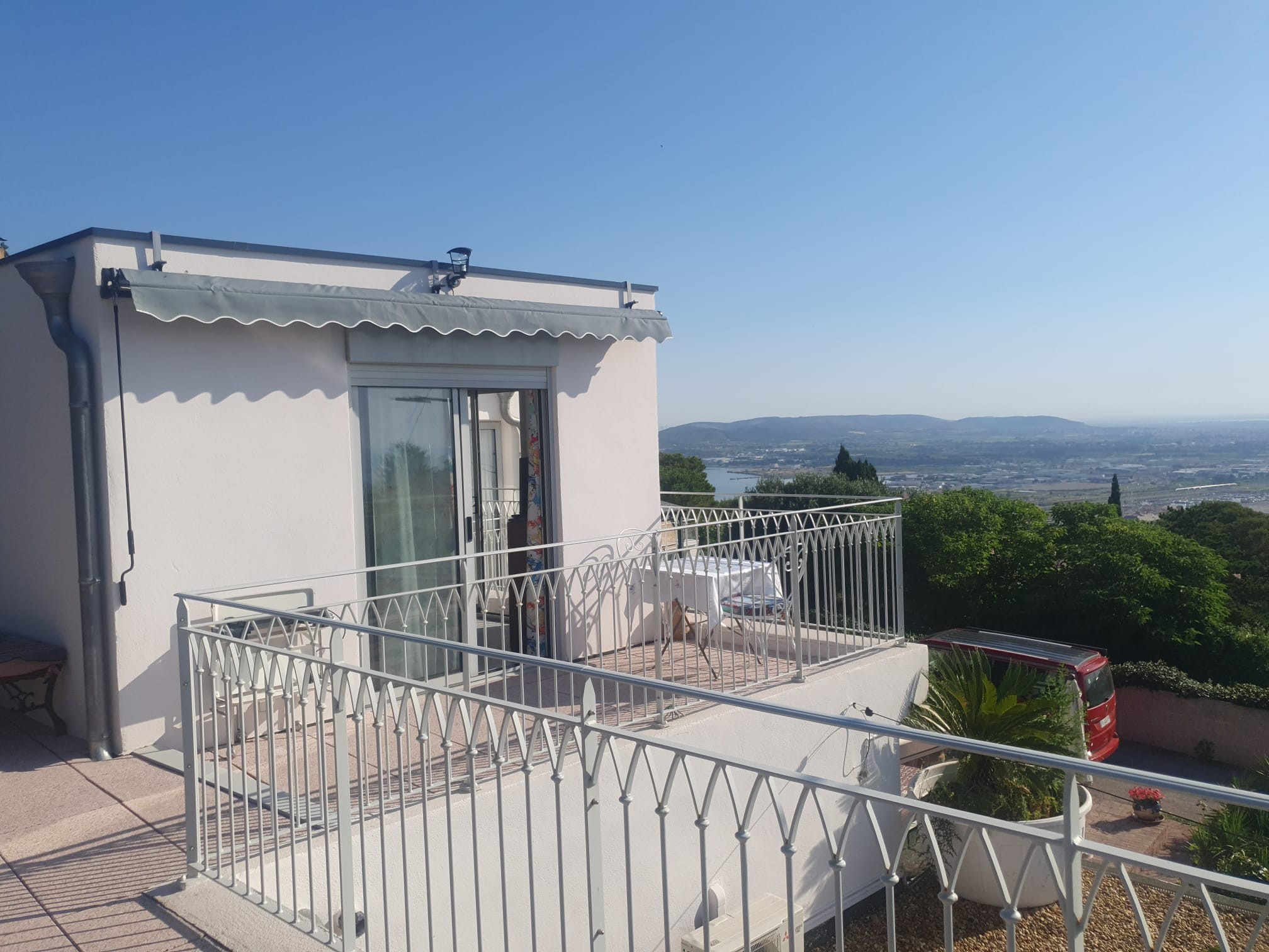 Terrasse privative avec vue sur la mer Méditerranée