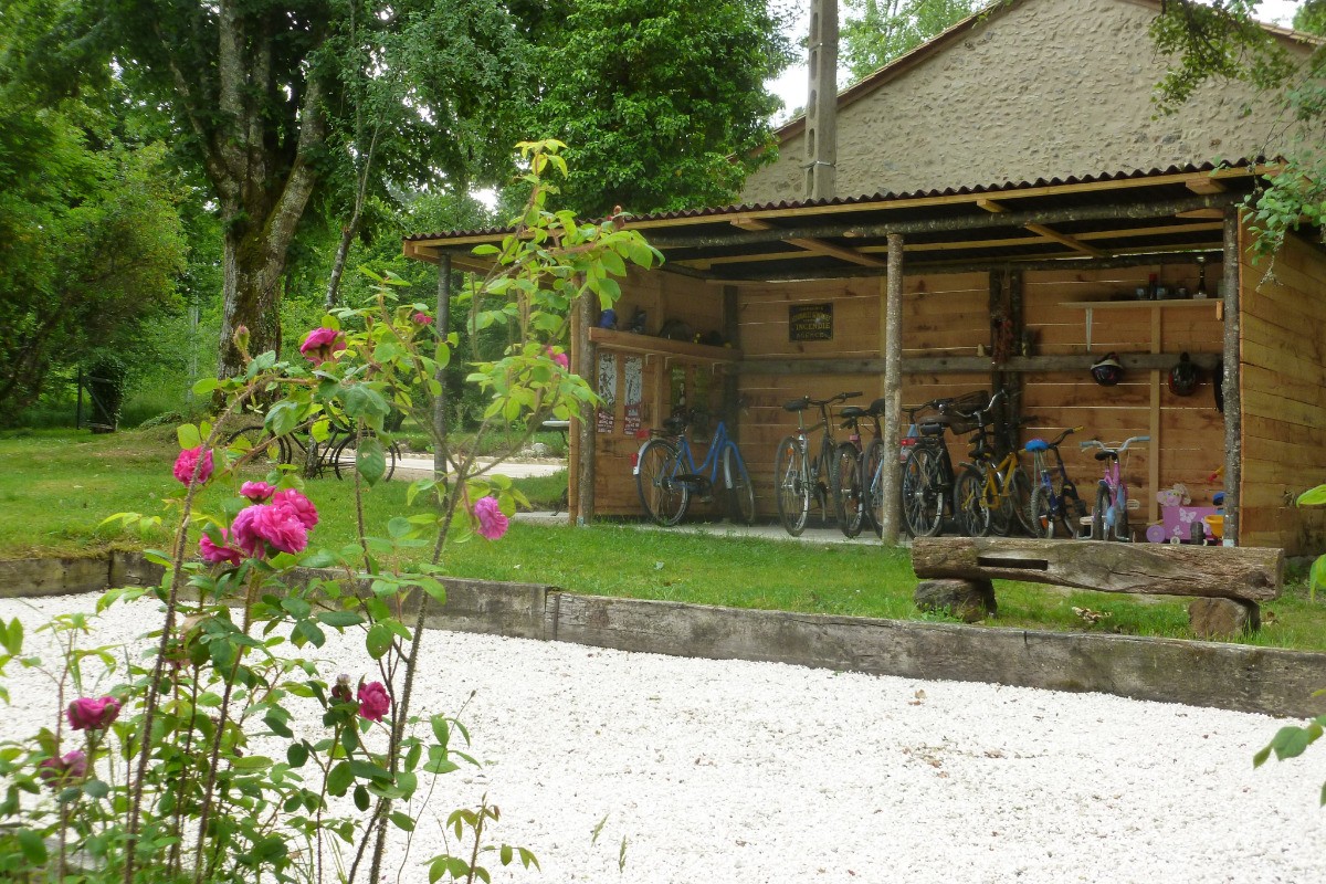 terrain de pétanque  LA PETITE BURNIE DORDOGNE