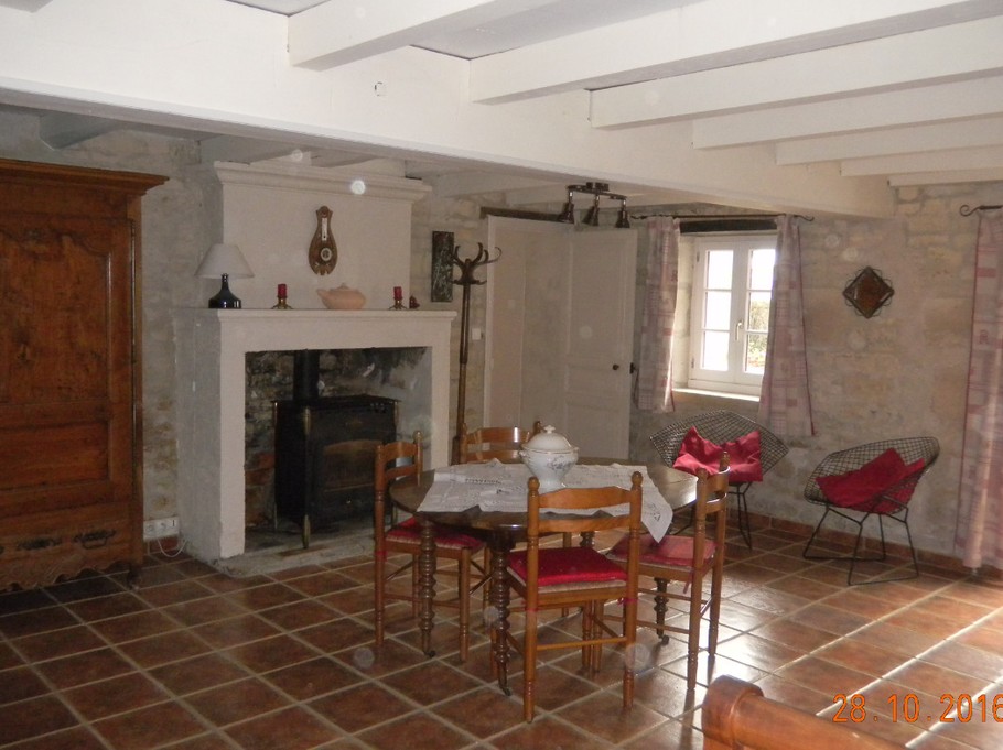 le salon, possibilité de faire une flambée