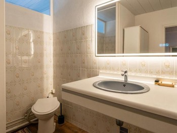 Salle d'eau privé avec toilettes
